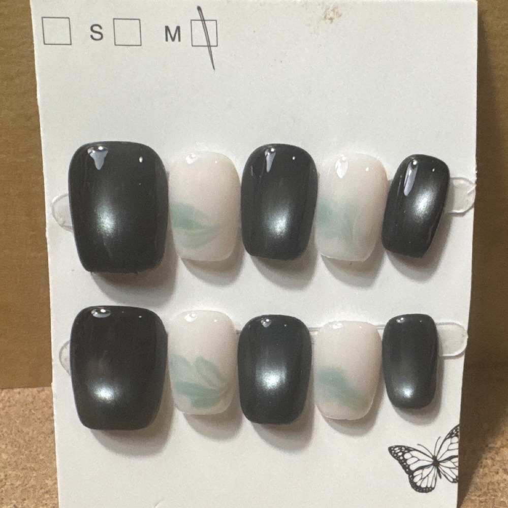 "Shadowleaf" Press-On Nail Set – Glossy Black & Botanical‎ Beige